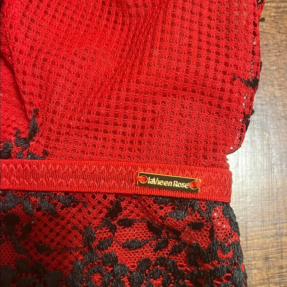 La Vie En Rose Semi-Sheer Red and Black Lace Bralette - Picture 2 of 10